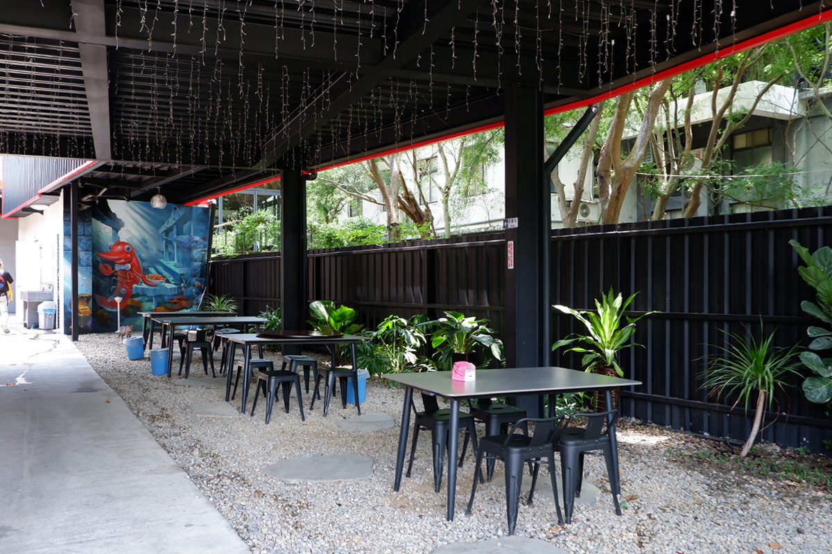 【新竹餐廳】鴻蝦匯複合式庭園餐廳 各式泰國蝦口味料理 現撈現煮超鮮甜 庭園景觀還附設兒童遊戲區 - 第6張圖 【新竹餐廳】鴻蝦匯複合式庭園餐廳 各式泰國蝦口味料理 現撈現煮超鮮甜 庭園景觀還附設兒童遊戲區
