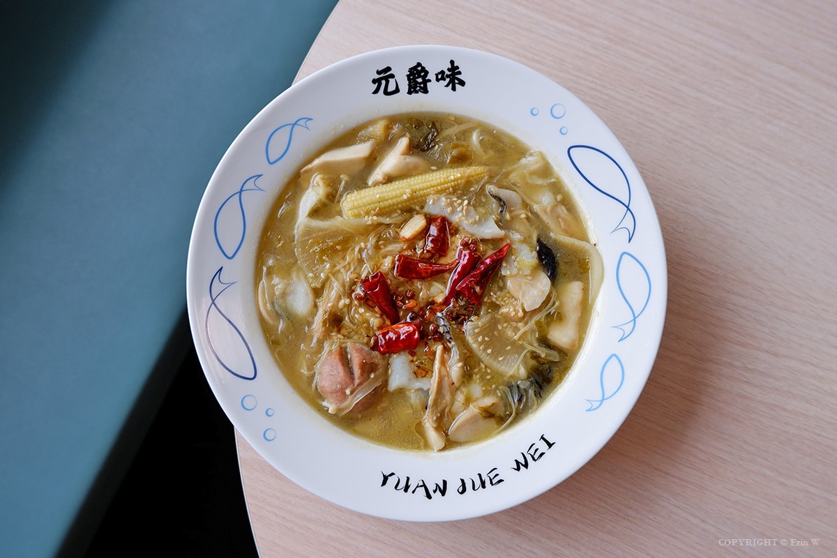 新竹．香山｜跳脫傳統印象 升級版質感用餐空間 多樣主餐與小食全新搭配 元爵味 黃燜雞米飯 新竹香山店