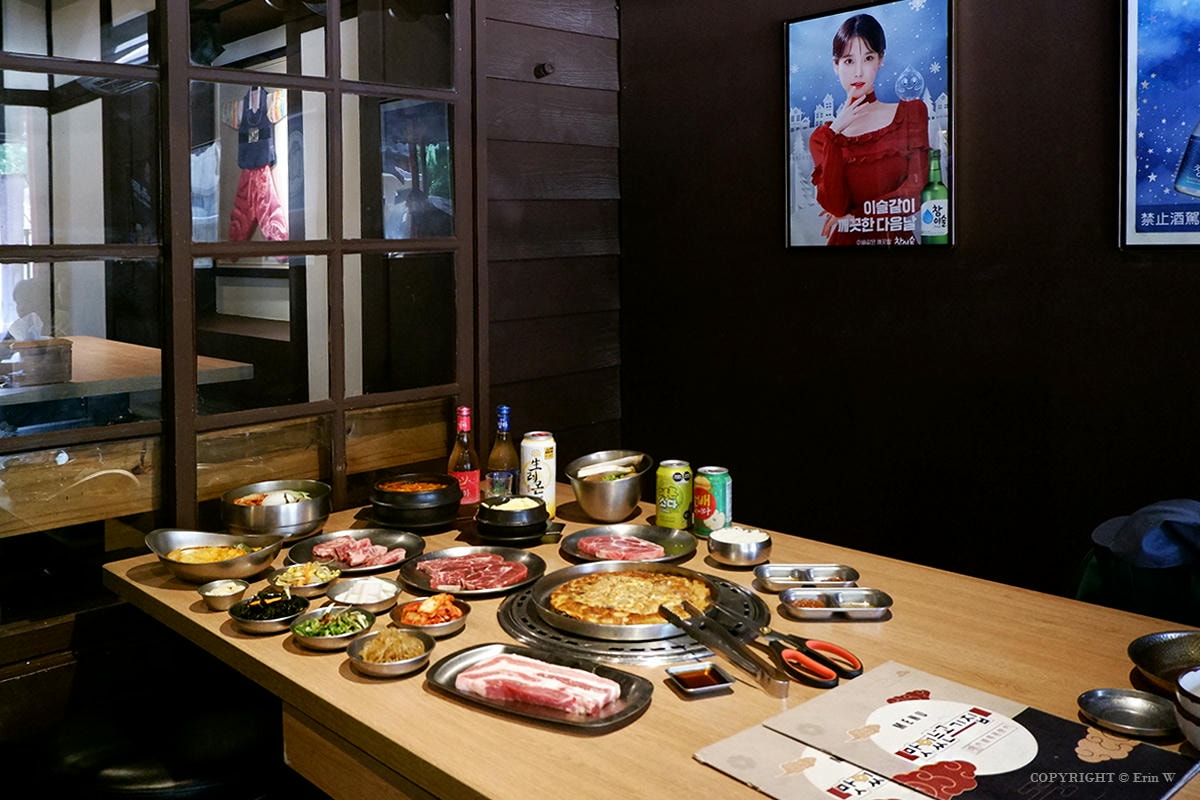 新竹｜味、肉舖韓國烤肉｜在地10年老店 韓國街頭懷舊風 道地韓式烤肉與小菜無限暢享