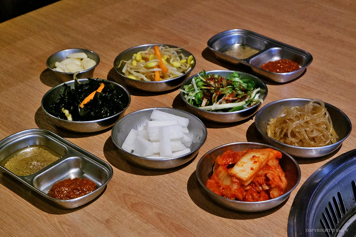 新竹｜味、肉舖韓國烤肉｜在地10年老店 韓國街頭懷舊風 道地韓式烤肉與小菜無限暢享