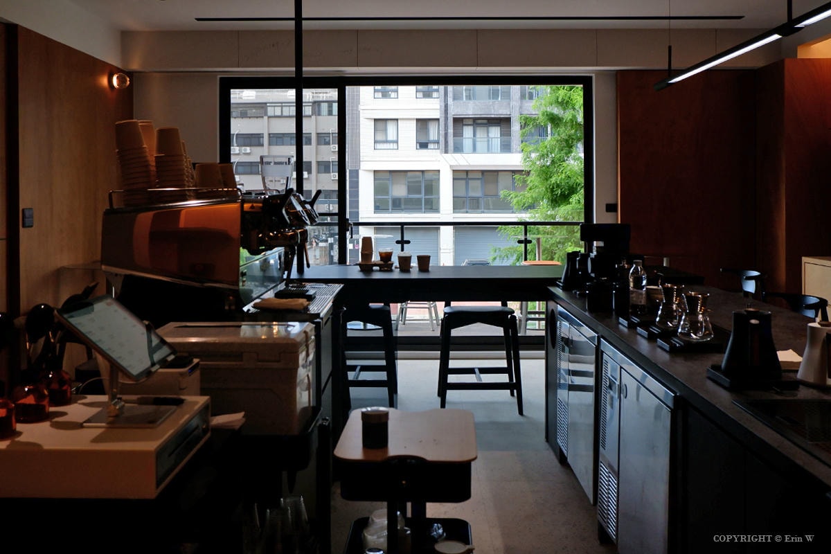 苗栗.竹南|Aoka coffee|苗栗竹南的質感咖啡專賣店 室內設計師打造的美學空間 - 第6張圖 苗栗.竹南|Aoka coffee|苗栗竹南的質感咖啡專賣店 室內設計師打造的美學空間