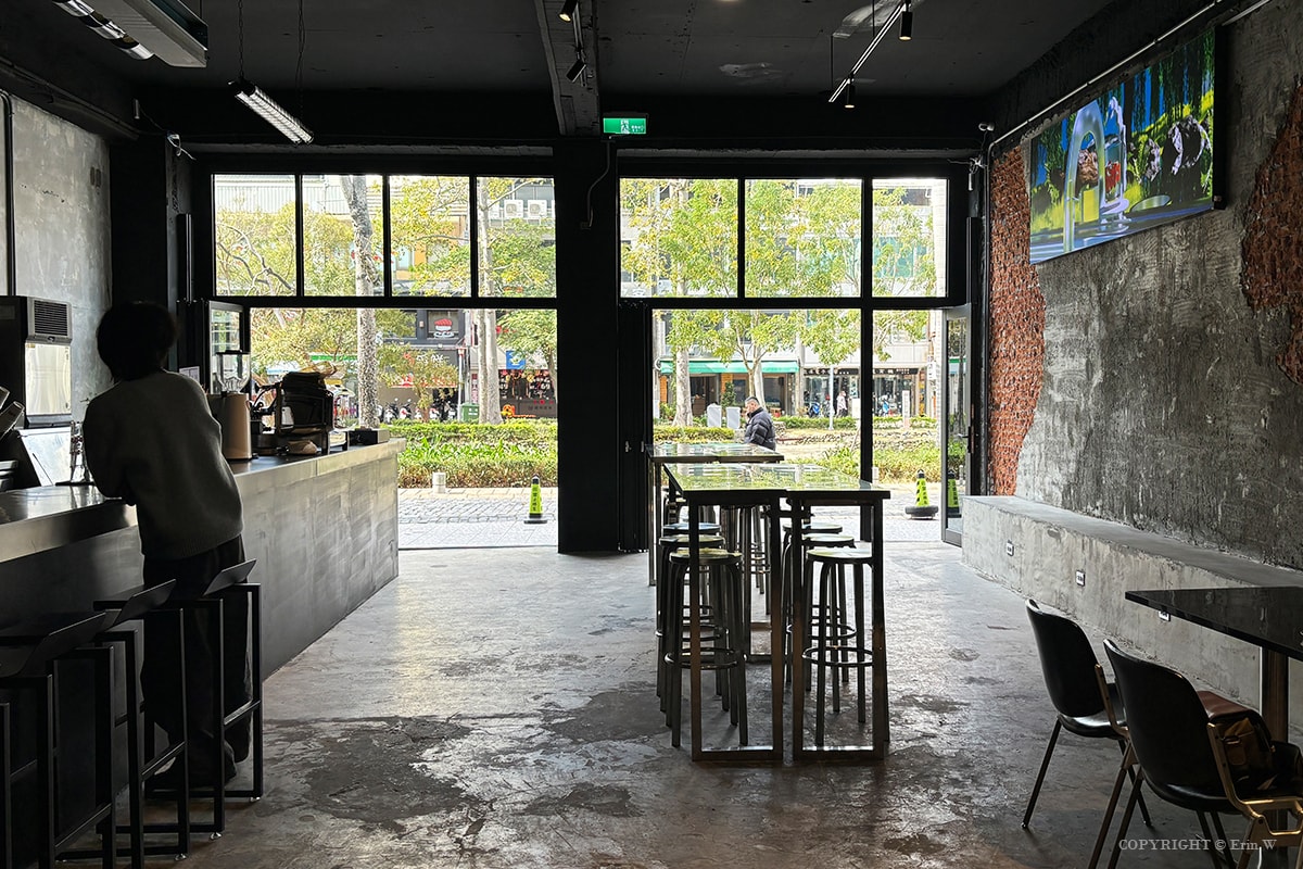 新竹|O.ops Café|護城河畔的一日兩面 白天咖啡、夜晚微醺的雙面靈魂 - 第6張圖 新竹|O.ops Café|護城河畔的一日兩面 白天咖啡、夜晚微醺的雙面靈魂