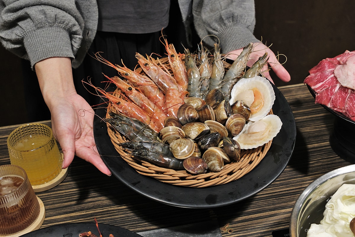 新竹・湖口|三印燒肉|挑戰極致火烤兩吃的海陸盛宴 1988元頂級龍蝦、和牛吃到飽 - 第37張圖 新竹・湖口|三印燒肉|挑戰極致火烤兩吃的海陸盛宴 1988元頂級龍蝦、和牛吃到飽