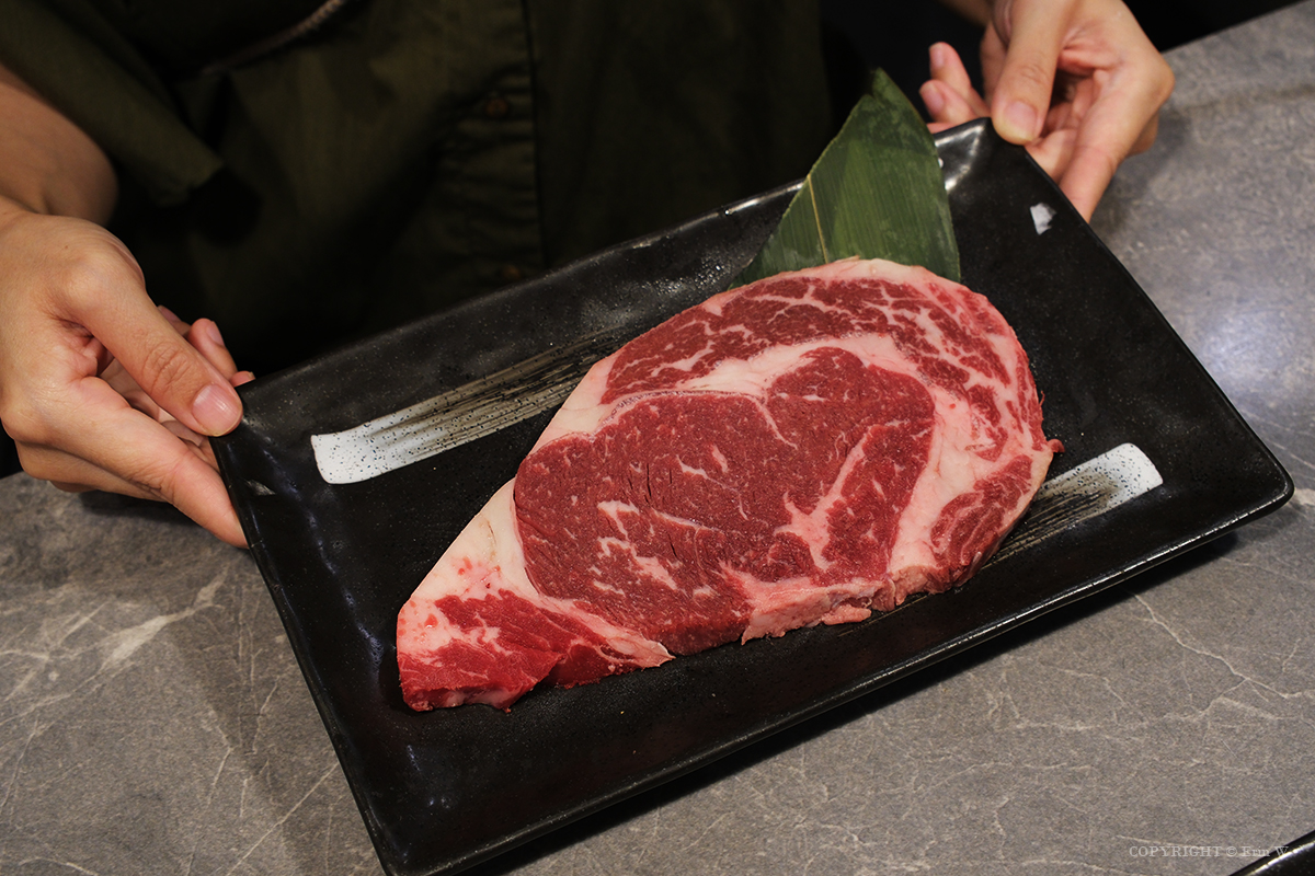 新竹・竹北｜吃肉肉燒肉專門店-竹北店｜不只吃燒肉！A5和牛、生魚片、手搖飲、甜點一次全包了！