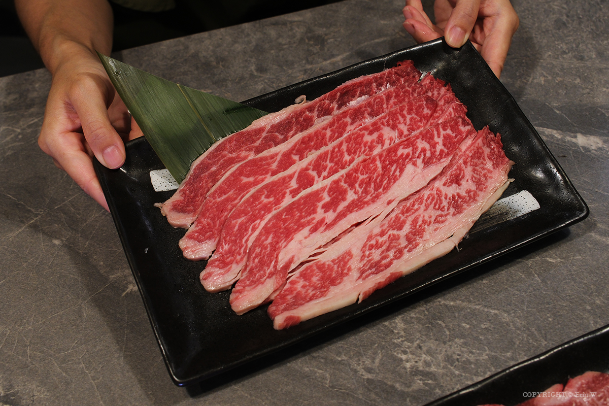 新竹・竹北｜吃肉肉燒肉專門店-竹北店｜不只吃燒肉！A5和牛、生魚片、手搖飲、甜點一次全包了！