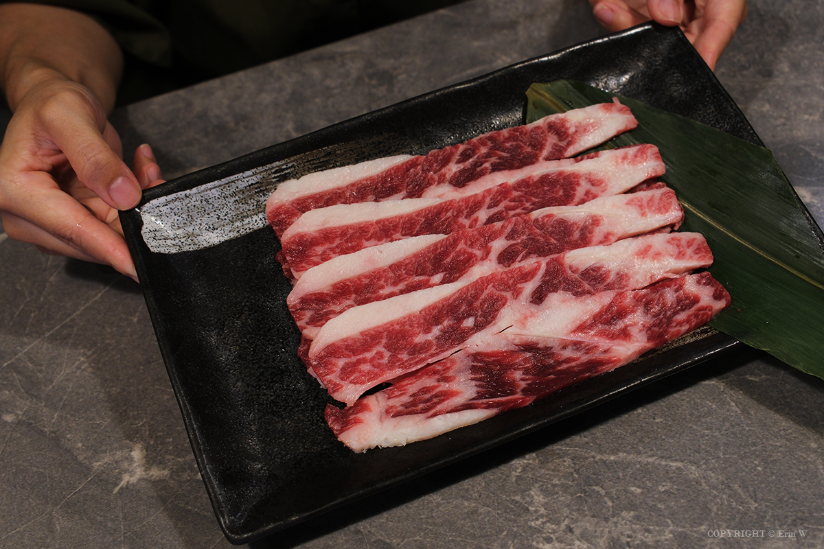 新竹・竹北｜吃肉肉燒肉專門店-竹北店｜不只吃燒肉！A5和牛、生魚片、手搖飲、甜點一次全包了！